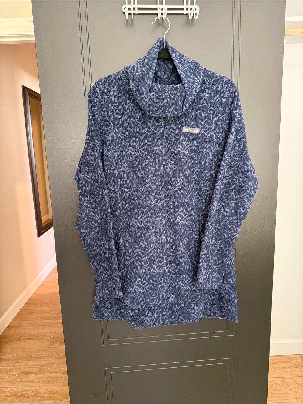 Columbia Women's Navy Blue/light blue Cowl Neck fleece Sweater